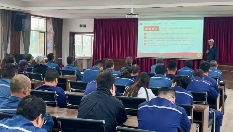 配送公司組織開展“安全生產(chǎn)月”教育培訓(xùn)及應(yīng)急演練活動