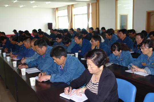 青海物產(chǎn)工業(yè)投資有限公司、青海長(zhǎng)春炭素有限公司召開(kāi)貫徹省第十二次黨代會(huì)精神學(xué)習(xí)傳